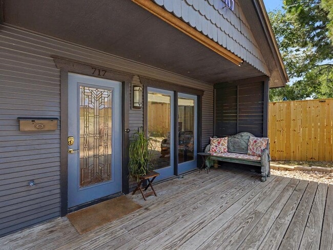 Photo - 717 Brownlee Cir