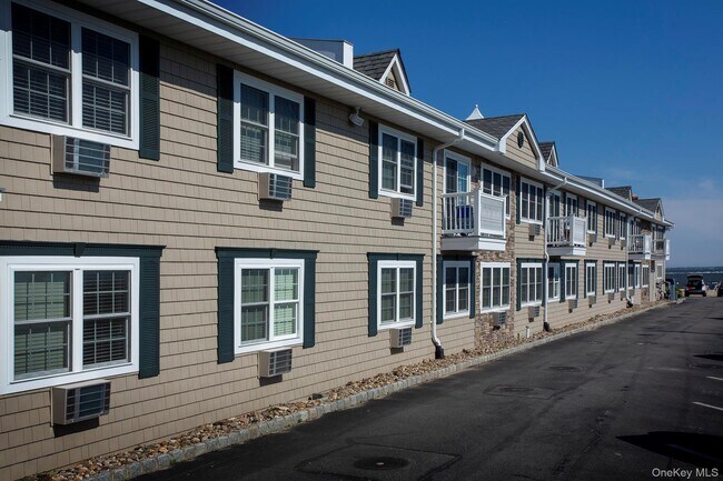 Building Photo - 333 Candee Ave Unit G3