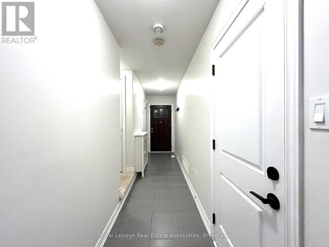 Photo - 120 Parkinson Crescent