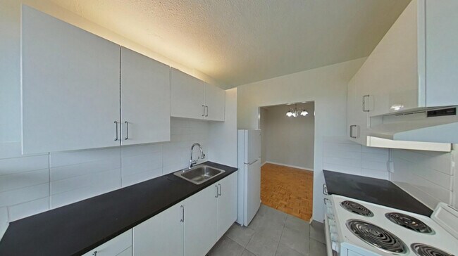Photo - 36 Thorncliffe Park Dr