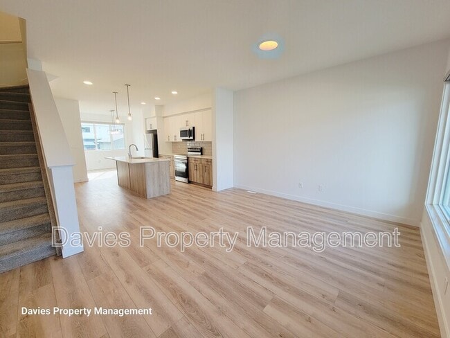 4677-4177 177 Ave NW
