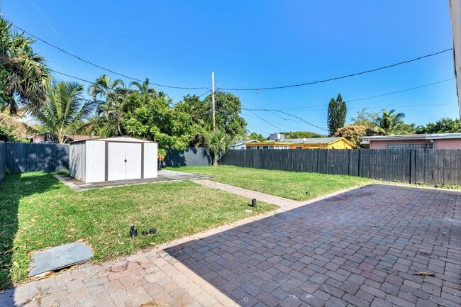 Photo - 913 Avon Rd
