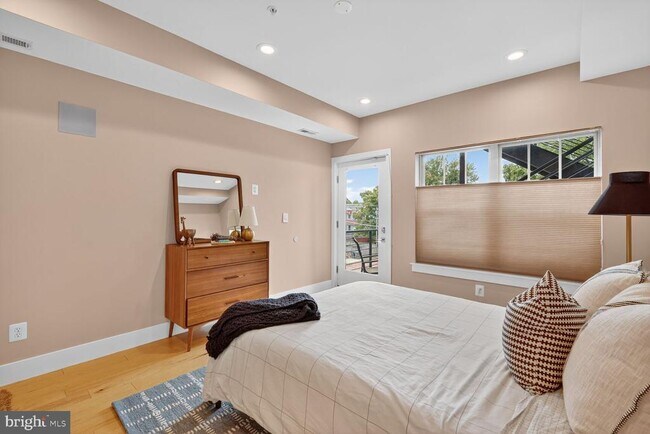 Photo - 816 Kennedy St NW Unidad 3