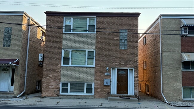 Building Photo - 2232 N River Rd Rental