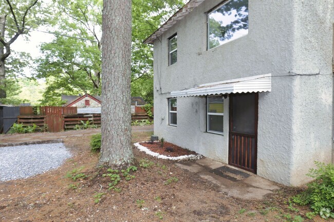 Building Photo - 2702 Old Quintard Ave Unit A Rental
