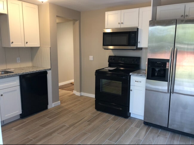 Photo - 1145 Montgomery St W