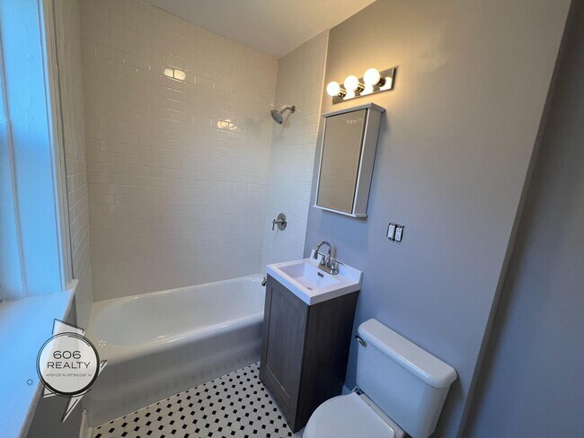 Photo - East Albany Park Apts! Unit 4666-3F
