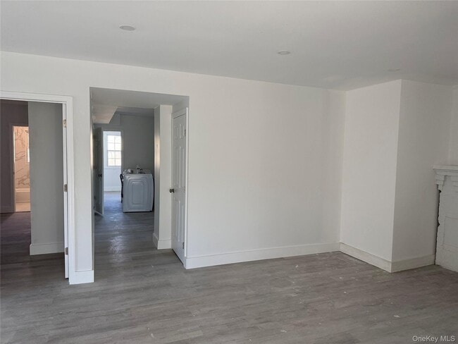 Photo - 862 Station Pl