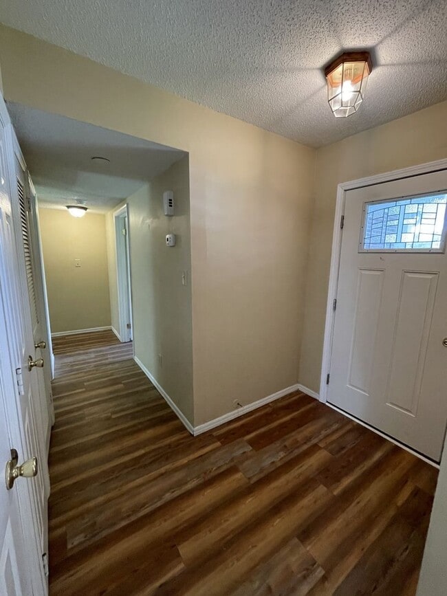 Photo - 104 Bayer Ct