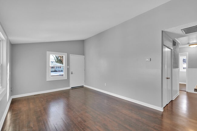 Photo - 1004 E Russell Ct