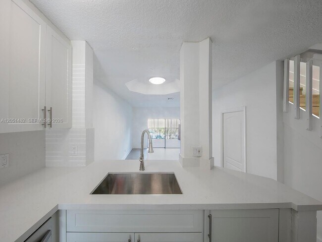 8260 NW 10th St