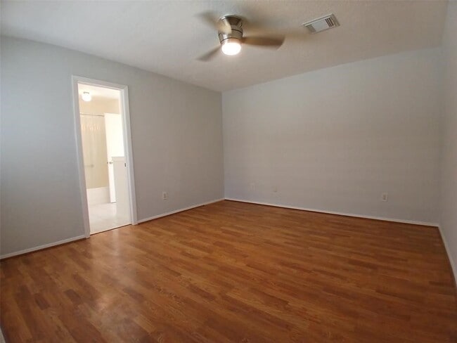 Photo - 1126 E Brompton Dr