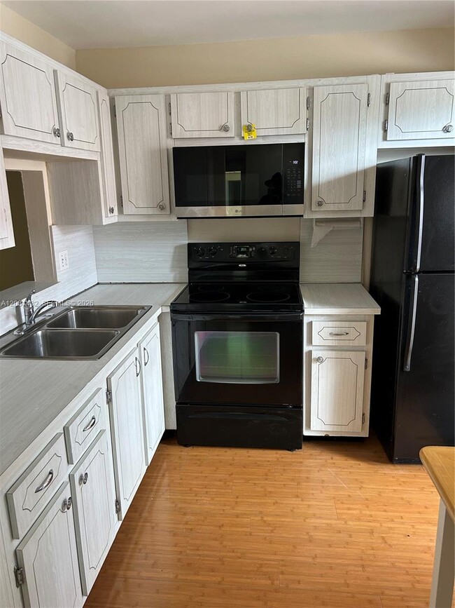 Photo - 218 NE 12th Ave Unidad 203