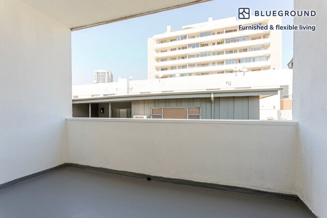 Photo - 1371 S Beverly Glen Blvd Unidad FL3-ID1397