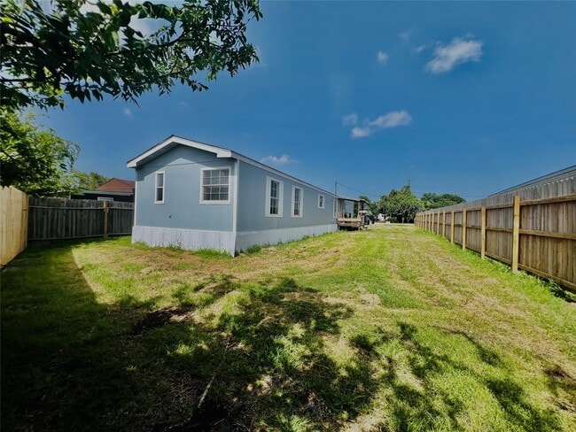 Photo - 2525 Oyster Creek Bend