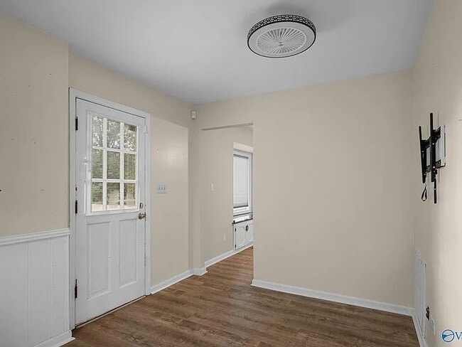 Photo - 2102 Chadburn Dr SW