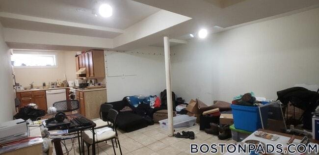 Building Photo - 192 Kelton St