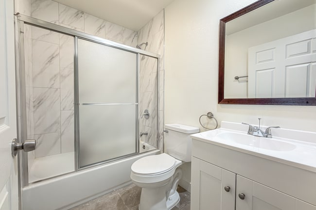 Photo - 732 E 52nd St Unit 734