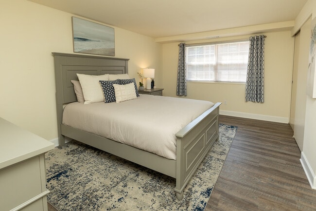 Colony Hill Apartments & Townhomes