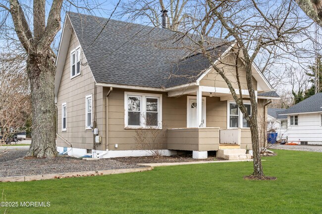 Photo - 2061 Lakewood Rd