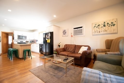 Building Photo - 20 Greymere Rd Unit 2L