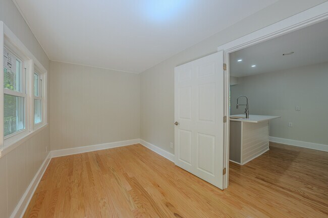 7 W Raleigh Rd Unit A