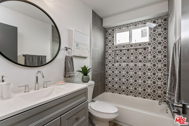 Photo - 6640 Woodley Ave Unit 101