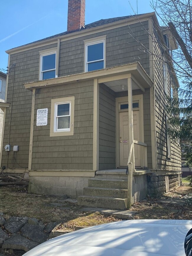 Building Photo - 4 bedroom 2 full bath House