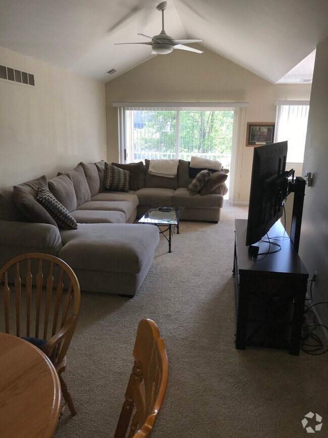 Building Photo - 6104 Century Ct Unit 6104 Century Ct Rental