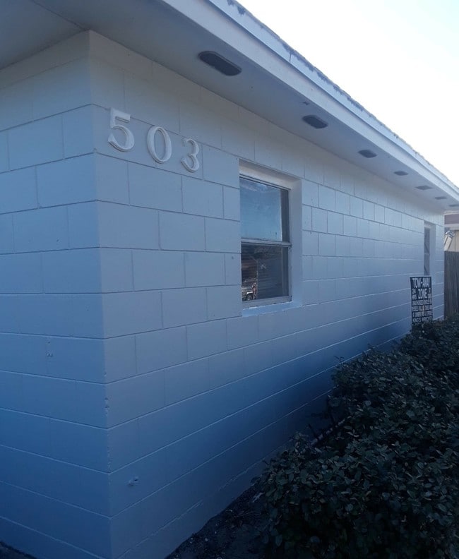 Building Photo - 503 Mayflower Ln Unit B