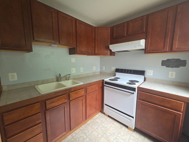 Building Photo - 271 Nashua St Unit 3