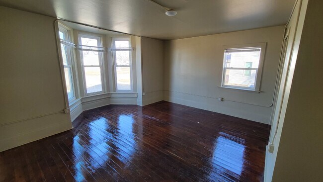 3 bed 1.5 bath duplex Close to UWEC!