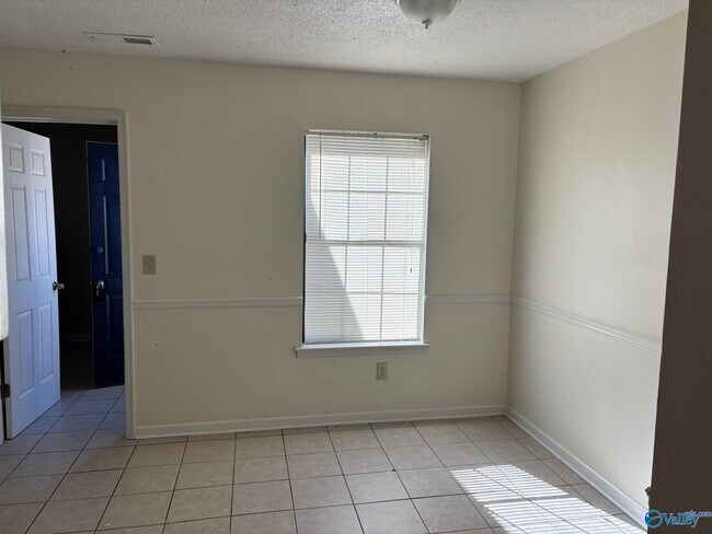 Photo - 2607 Wynterhall Rd SE Unidad D Rental