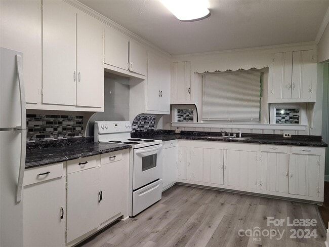 Photo - 88 Creswell Dr NE