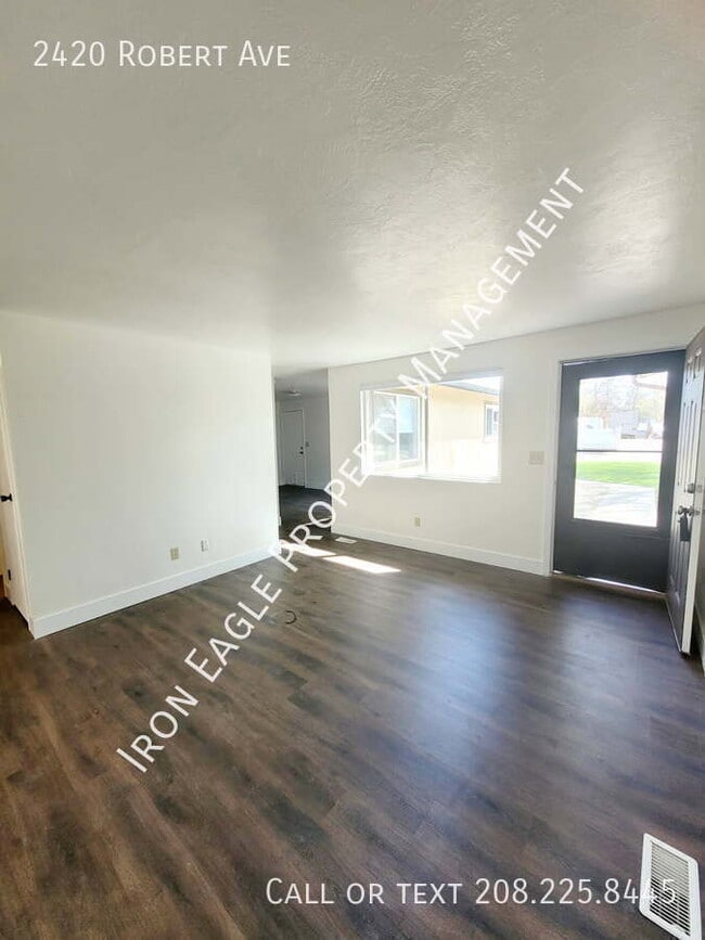 Photo - 2420 Robert Ave