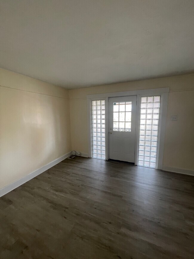 Photo - 825 N 6th St