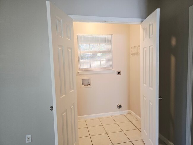 Photo - 200 E Mell St