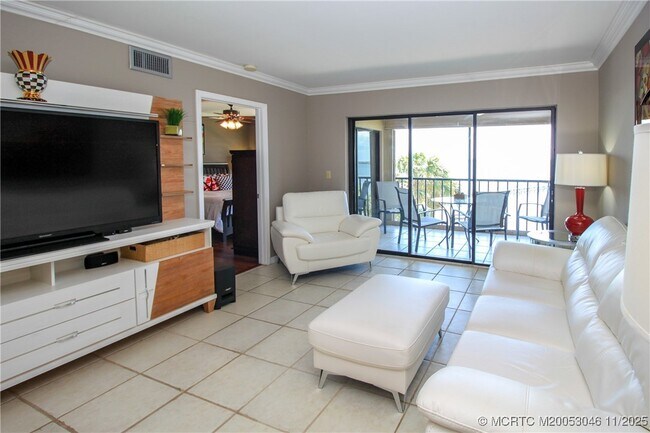 Photo - 4720 NE Sandpebble Trce Unit 403