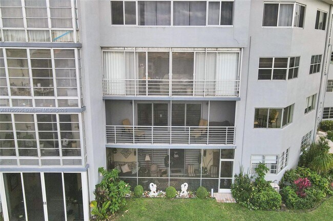 Photo - 877 NE 195th St Unit 222