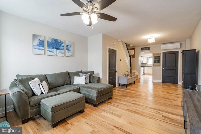 Photo - 225 W 6th Ave