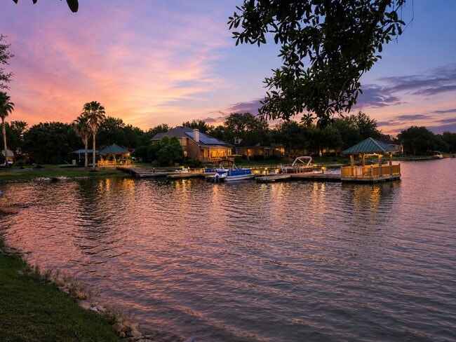 4018 N Crystal Lake Cir