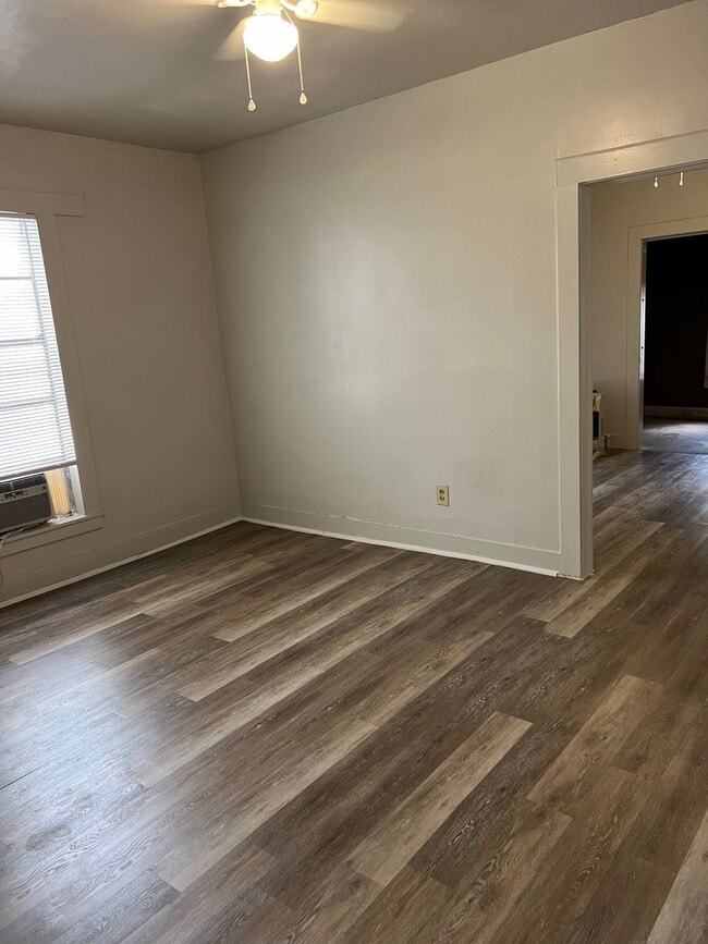 Photo - Large 3/2 Home in Sweetwater with Shop