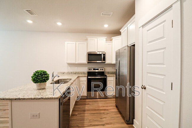 1646 Iroquois Ct