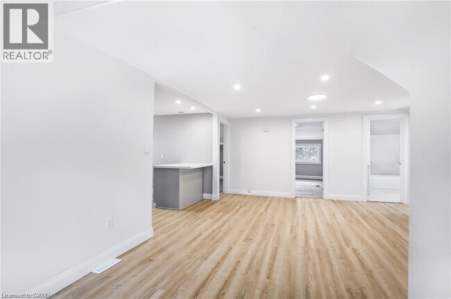 Photo - 10 Comet Ave