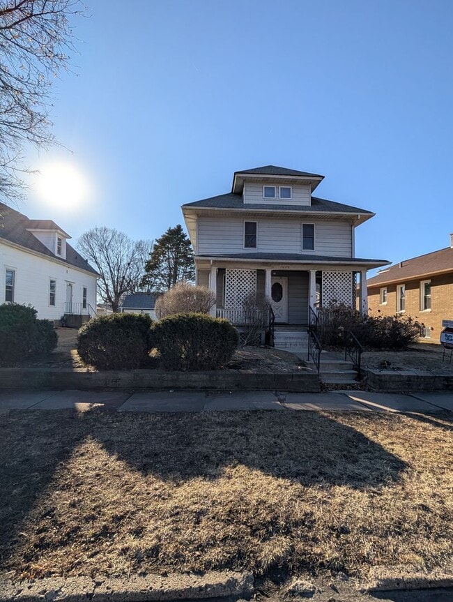Building Photo - Spacious 3 Bedroom Home in Rock Island Coming Soon!