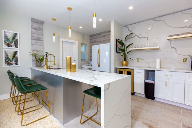 Photo - 1029 79th St