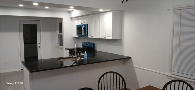 Building Photo - 183 Thorncliffe Dr