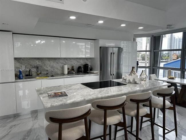 Building Photo - 19195 NE 36th Pl Unit 201