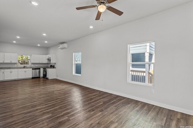 Photo - 117 Magendie St