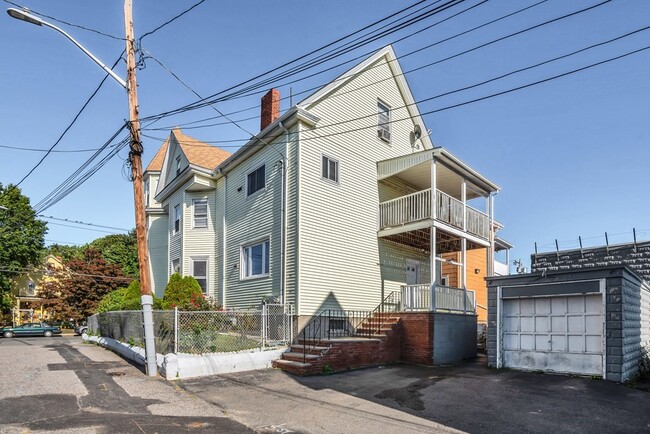 Photo - 553 Main St Unit 3